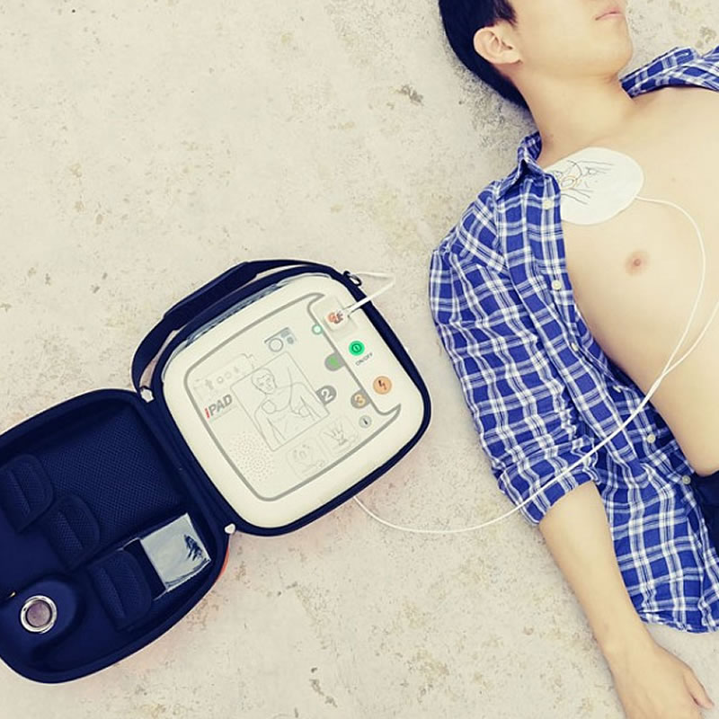 DEFIBRILLATORE SEMI-AUTOMATICO AED IPAD CU-SP1 uso