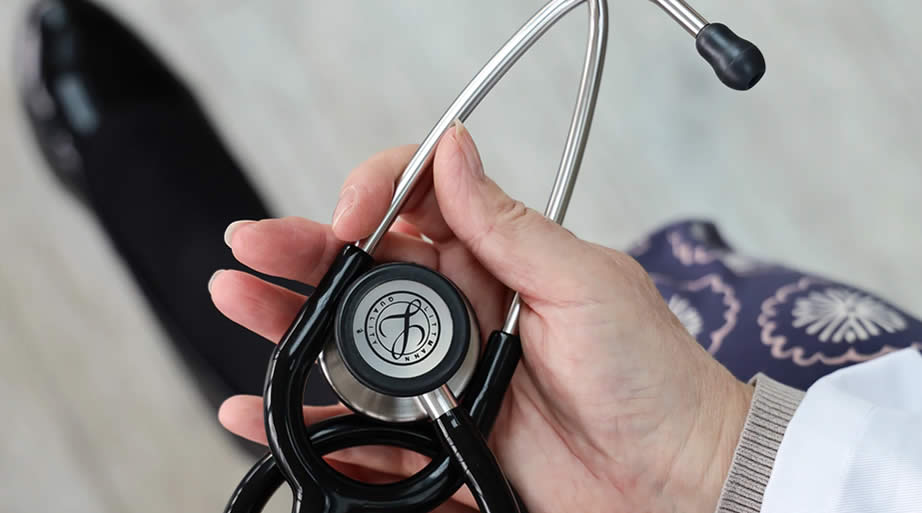 Come utilizzare correttamente uno stetoscopio Come utilizzare correttamente uno stetoscopio